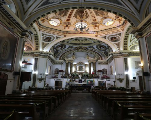 A bright room during late afternoon in Puebla with balanced ambient lighting